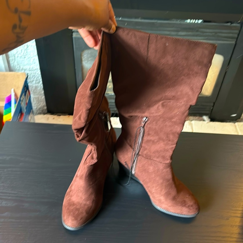 NWT Women’s Brown Wedged Boots